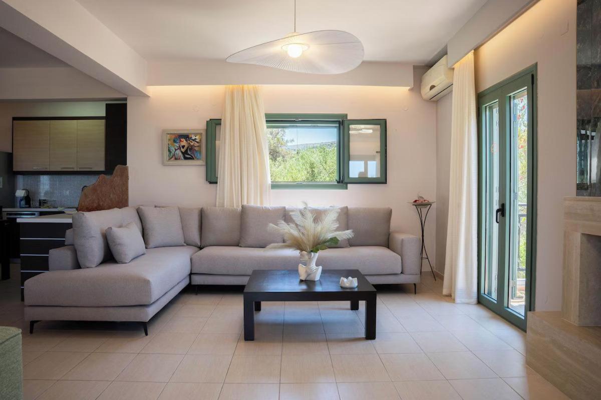 Villa Kyveli Loutra エクステリア 写真